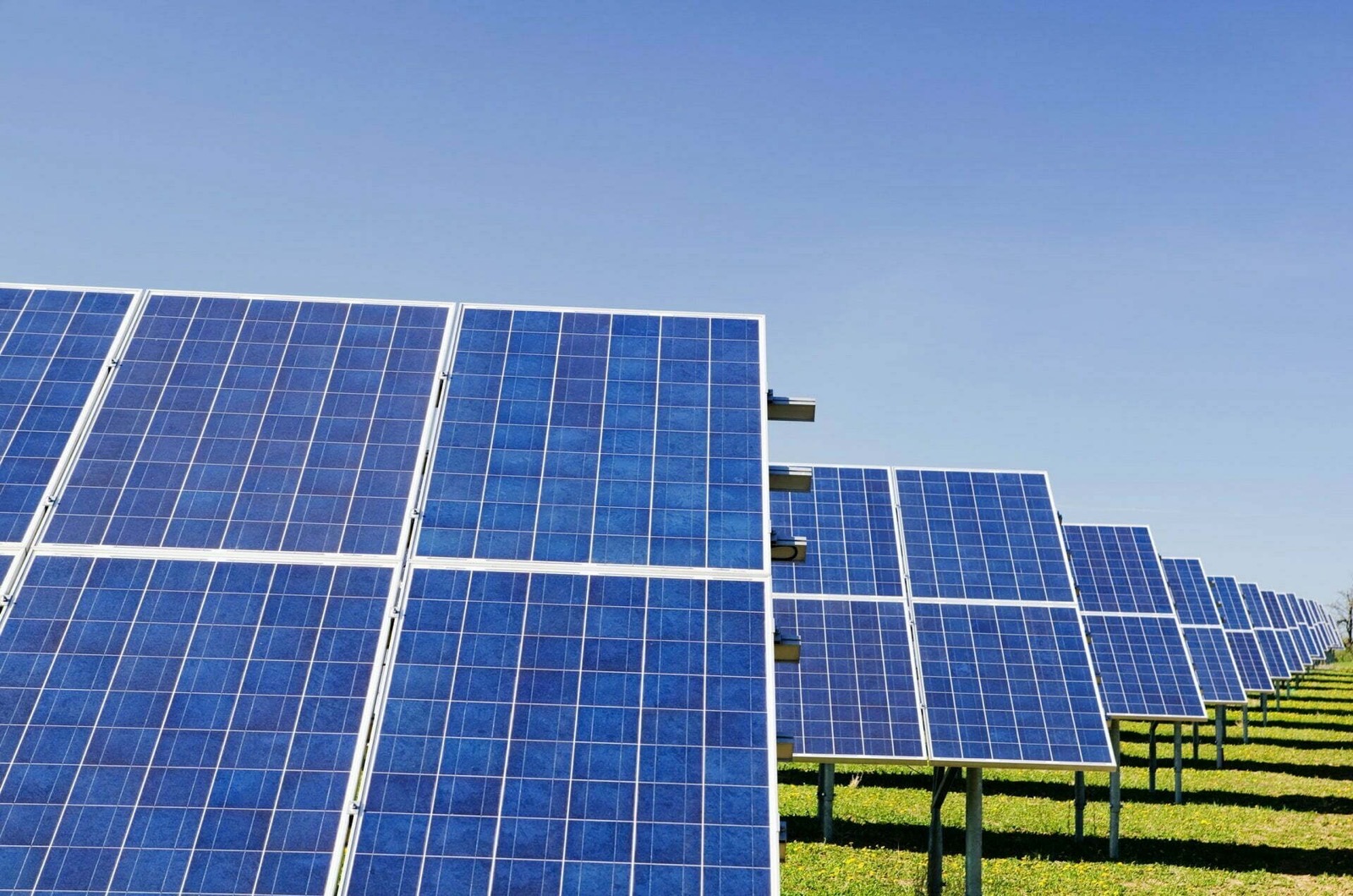 How Solar Retailers Work With Big Energy Providers